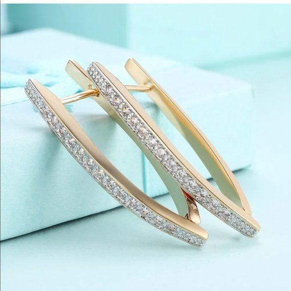 Jewelry - New 18K Gold Swarovski Round Hoop Earrings